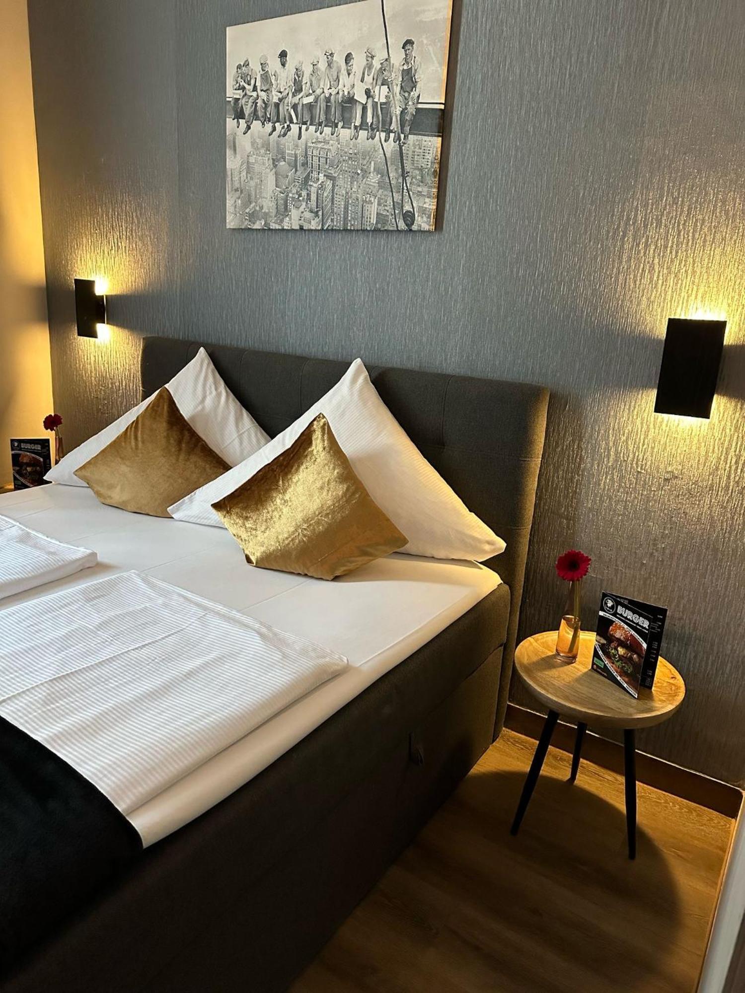 Hotel Restaurant Zum Loewen Duisburg Ngoại thất bức ảnh
