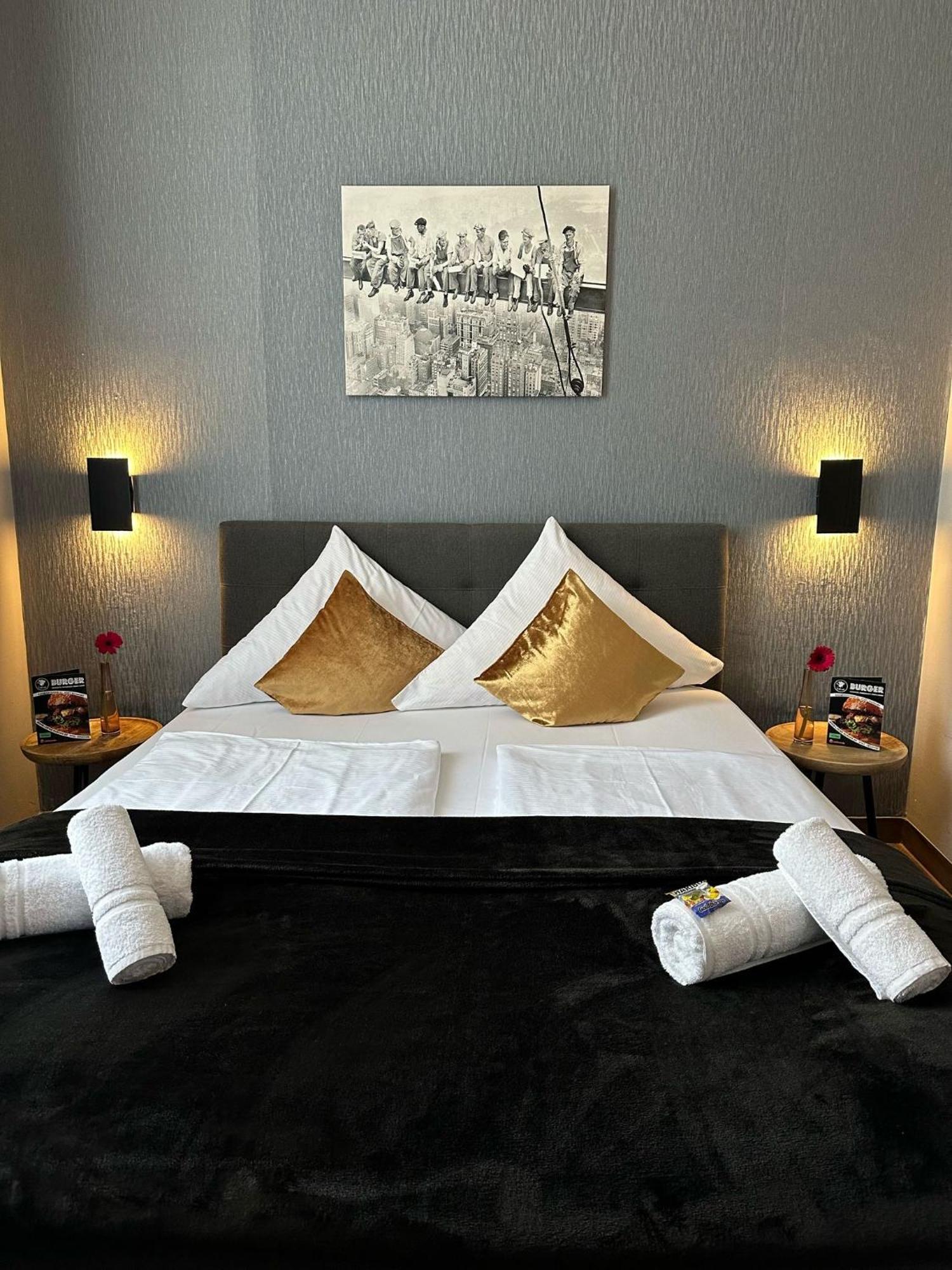 Hotel Restaurant Zum Loewen Duisburg Ngoại thất bức ảnh