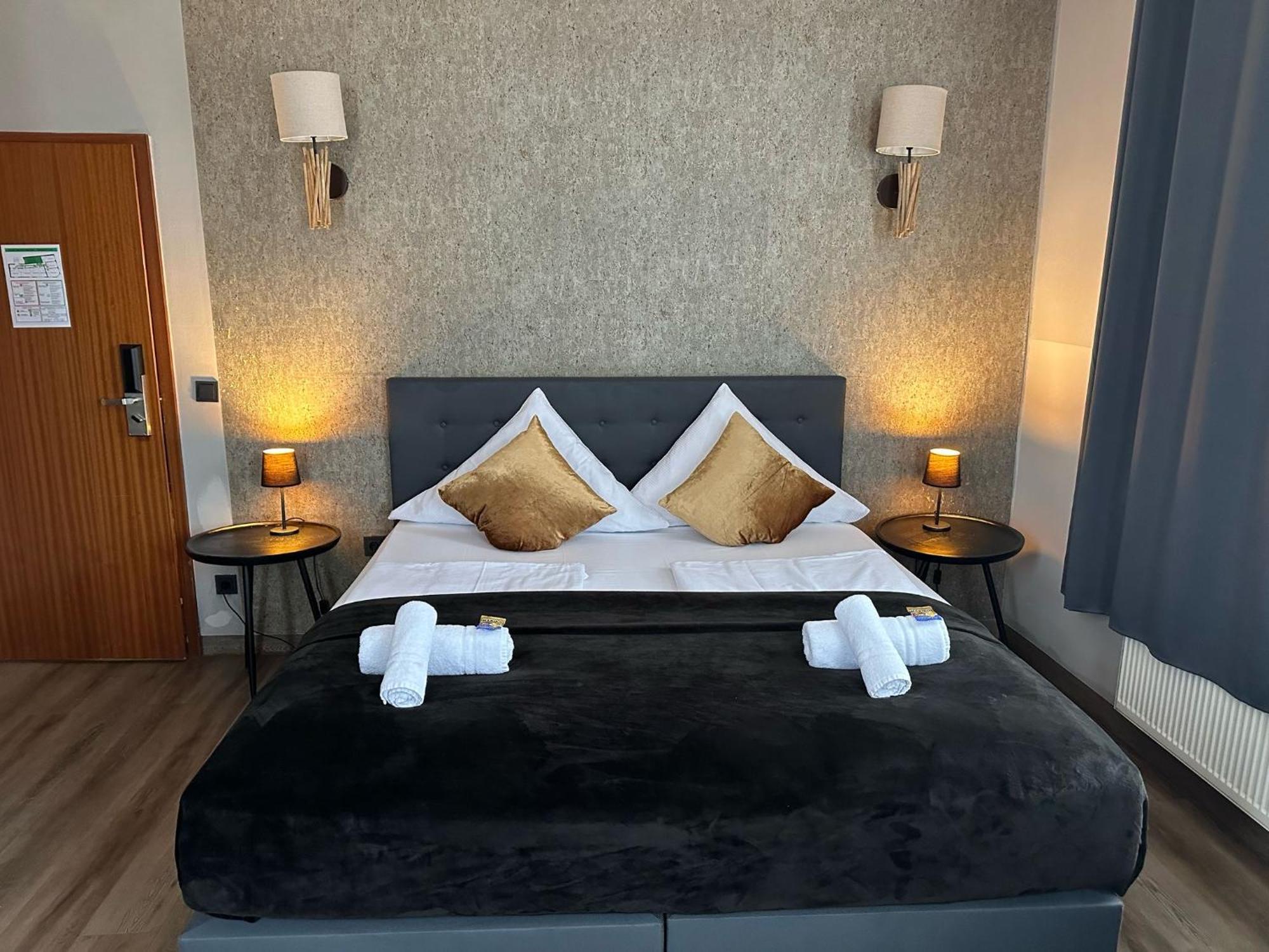 Hotel Restaurant Zum Loewen Duisburg Ngoại thất bức ảnh