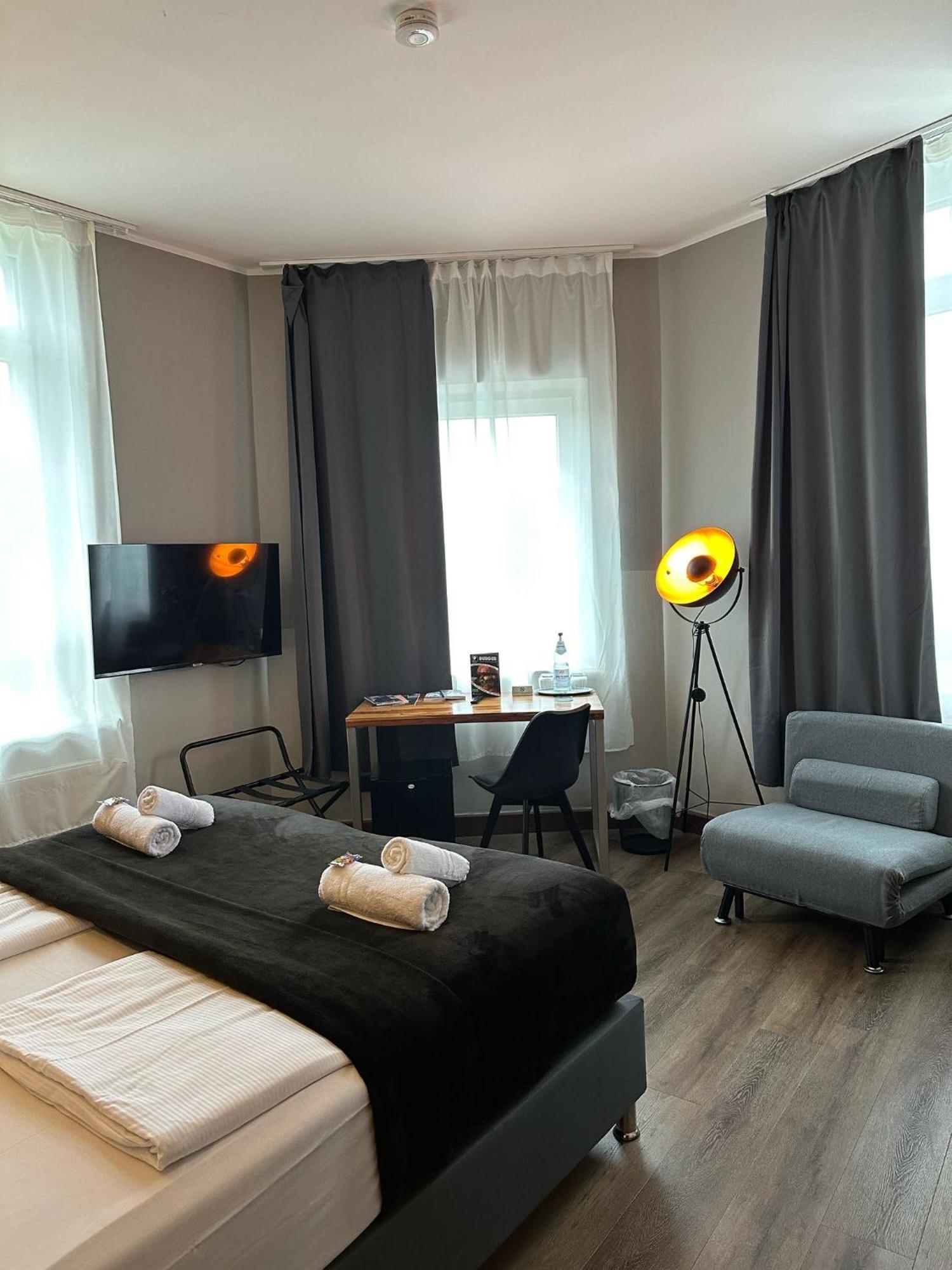 Hotel Restaurant Zum Loewen Duisburg Ngoại thất bức ảnh