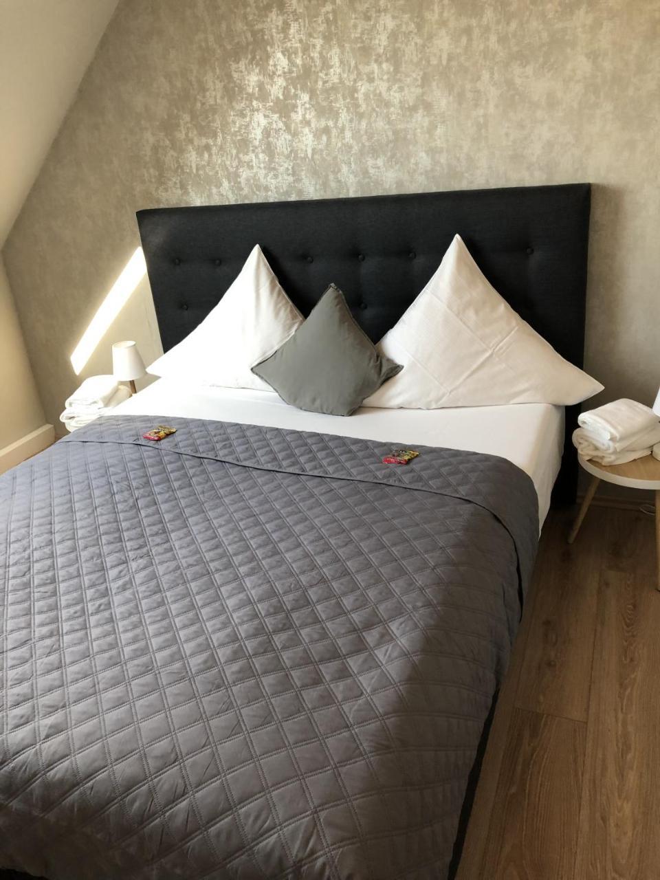Hotel Restaurant Zum Loewen Duisburg Ngoại thất bức ảnh